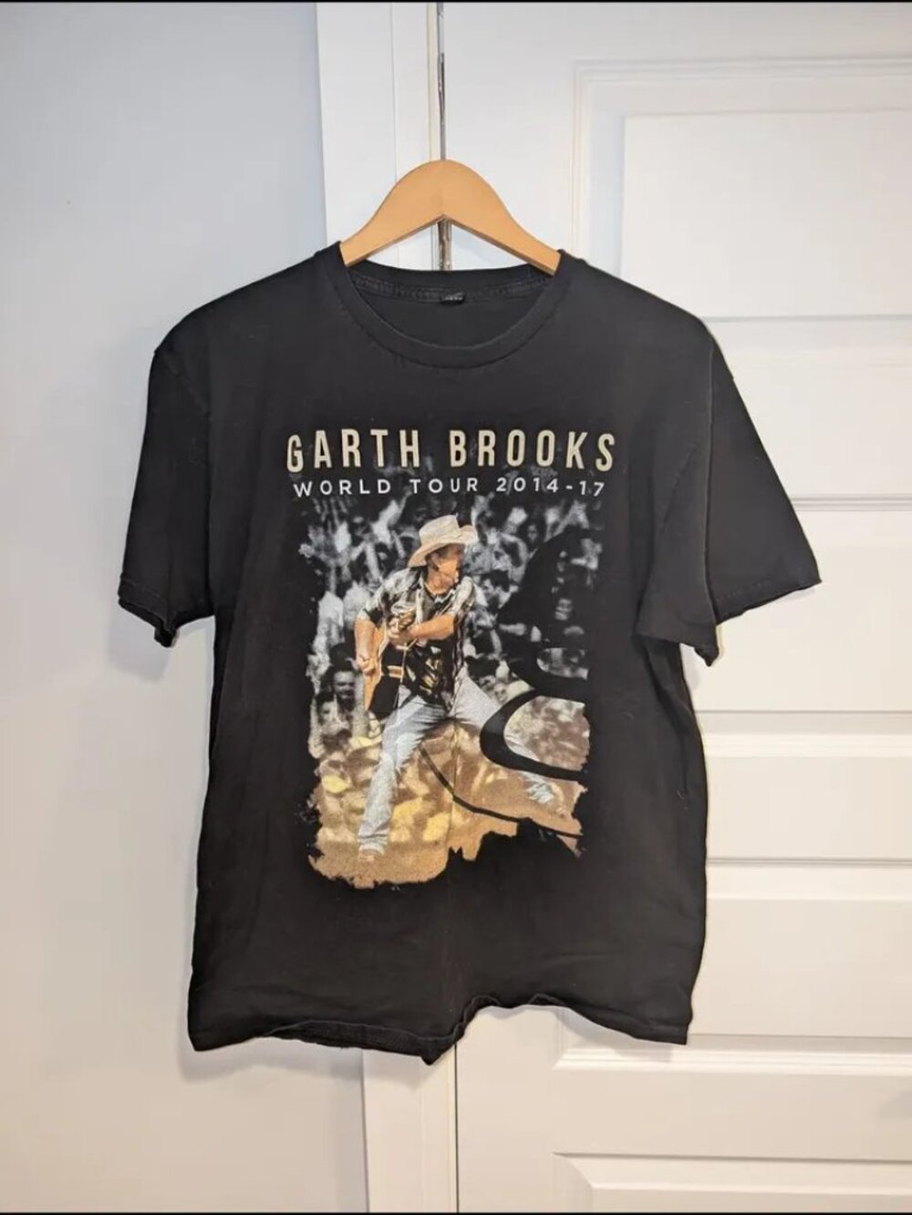 Garth Brooks Country Music World Tour 2014-17 Concert T-Shirt - Large